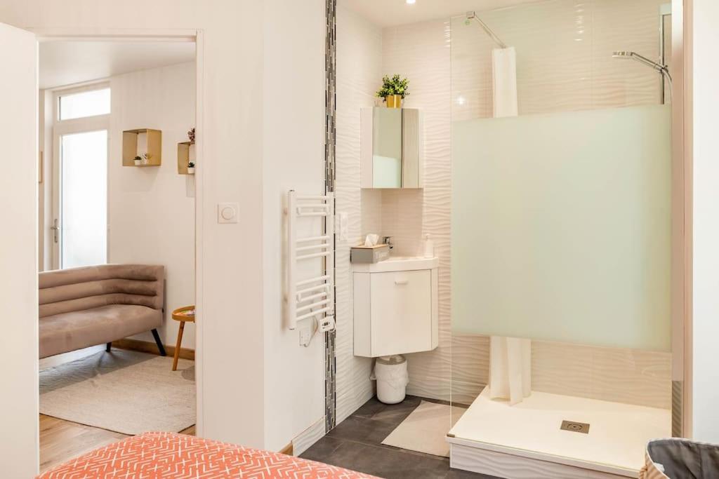 Maison Tourangelle Chic & Cosy Avec Cour Tours Exterior photo