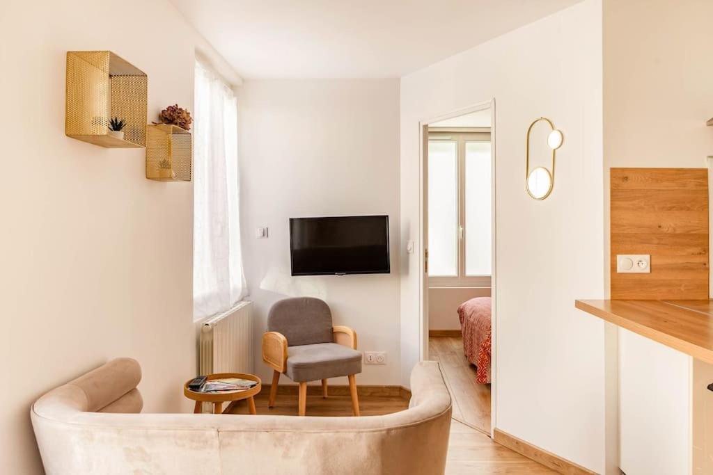 Maison Tourangelle Chic & Cosy Avec Cour Tours Exterior photo